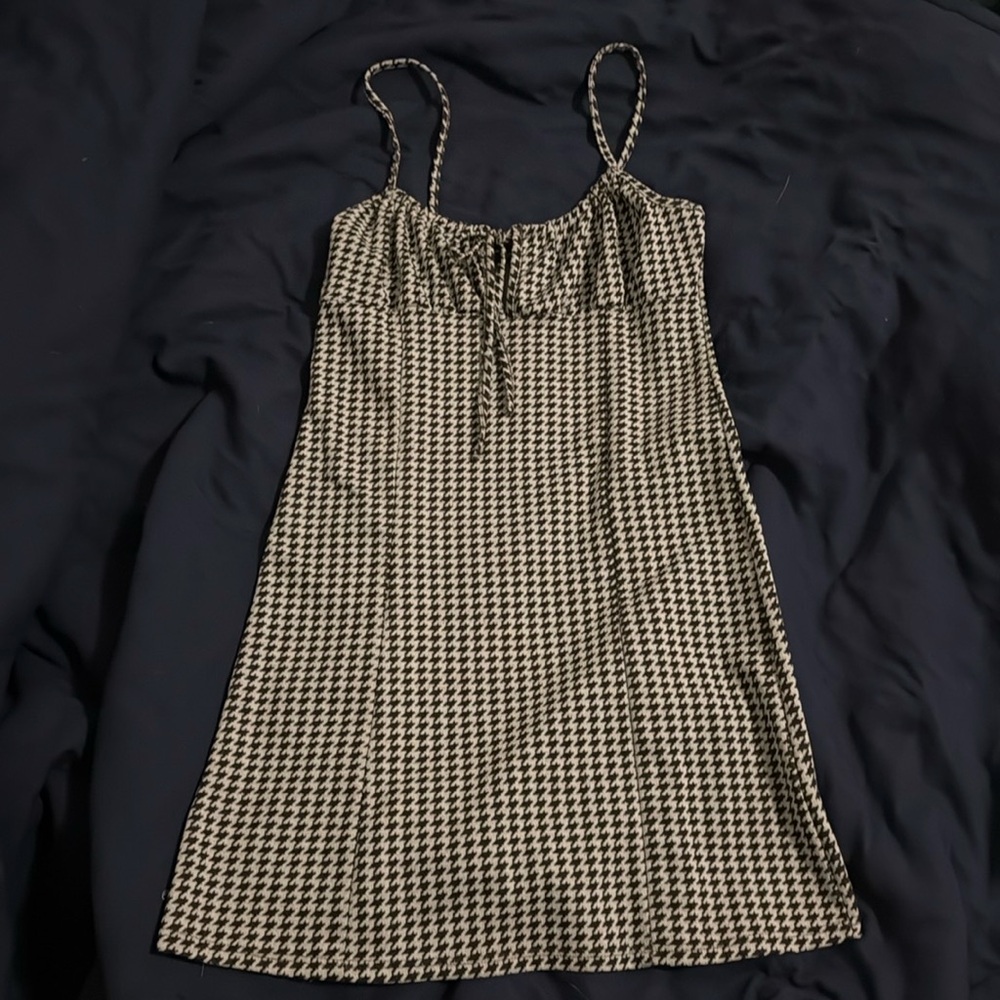 Brown and cream houndstooth mini-dress
